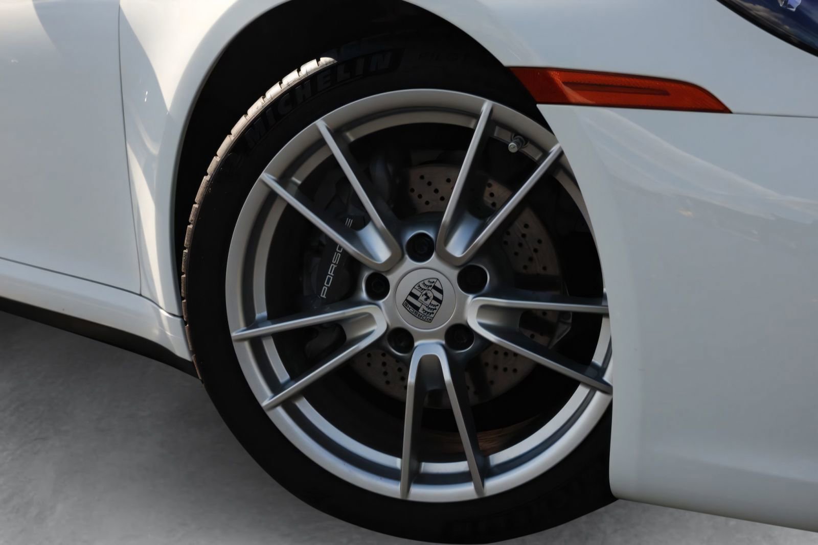 Used 2024 Porsche 911 Carrera RWD image 10