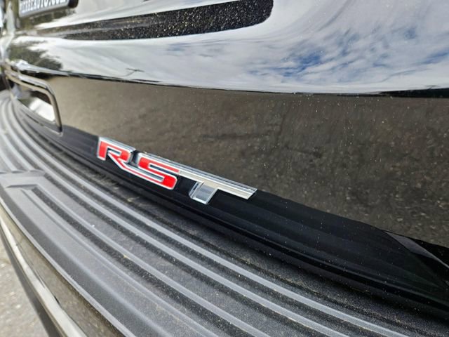 Used 2022 Chevrolet Suburban RST w/ Sport Performance Package AWD/4WD image 11