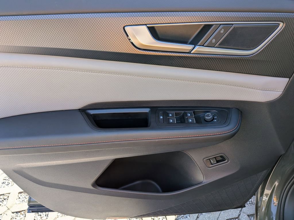 Used 2025 Volkswagen Atlas Peak Edition SE image 13
