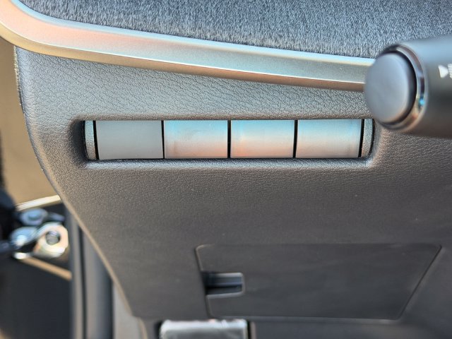 New 2027 Nissan Kicks SV w/ SV Premium Package AWD/4WD image 13