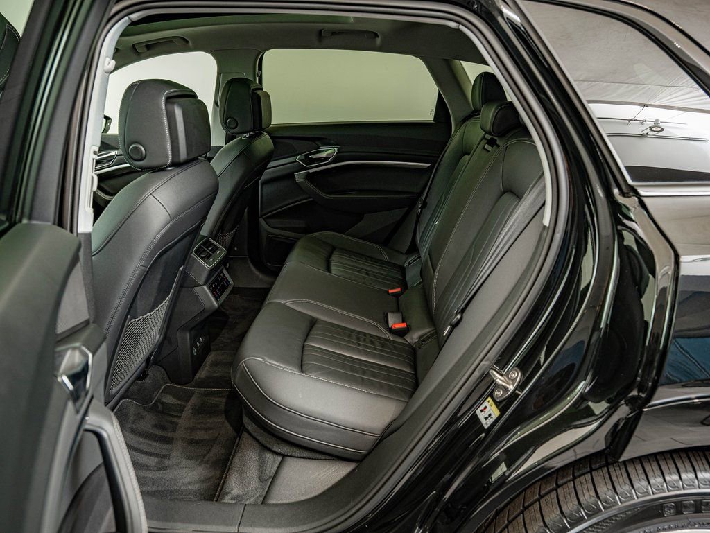 Used 2022 Audi e-tron Premium w/ Convenience Plus Package image 33