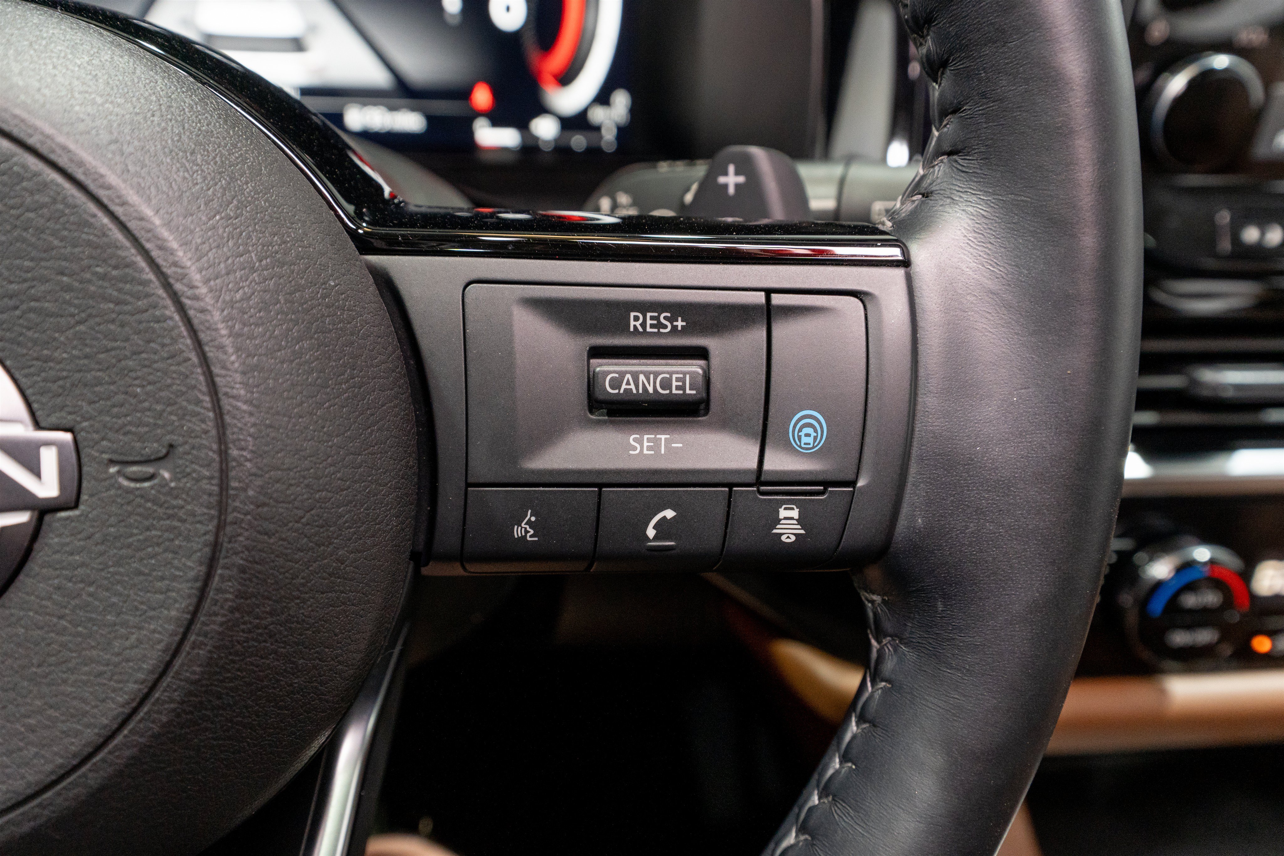 Used 2023 Nissan Pathfinder Platinum FWD image 26