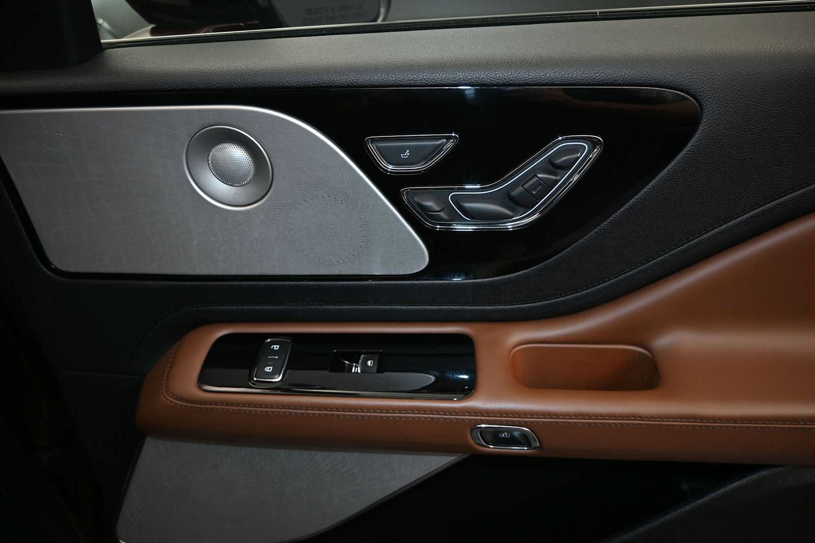 Used 2020 Lincoln Aviator Reserve w/ Equipment Group 202A AWD/4WD image 33