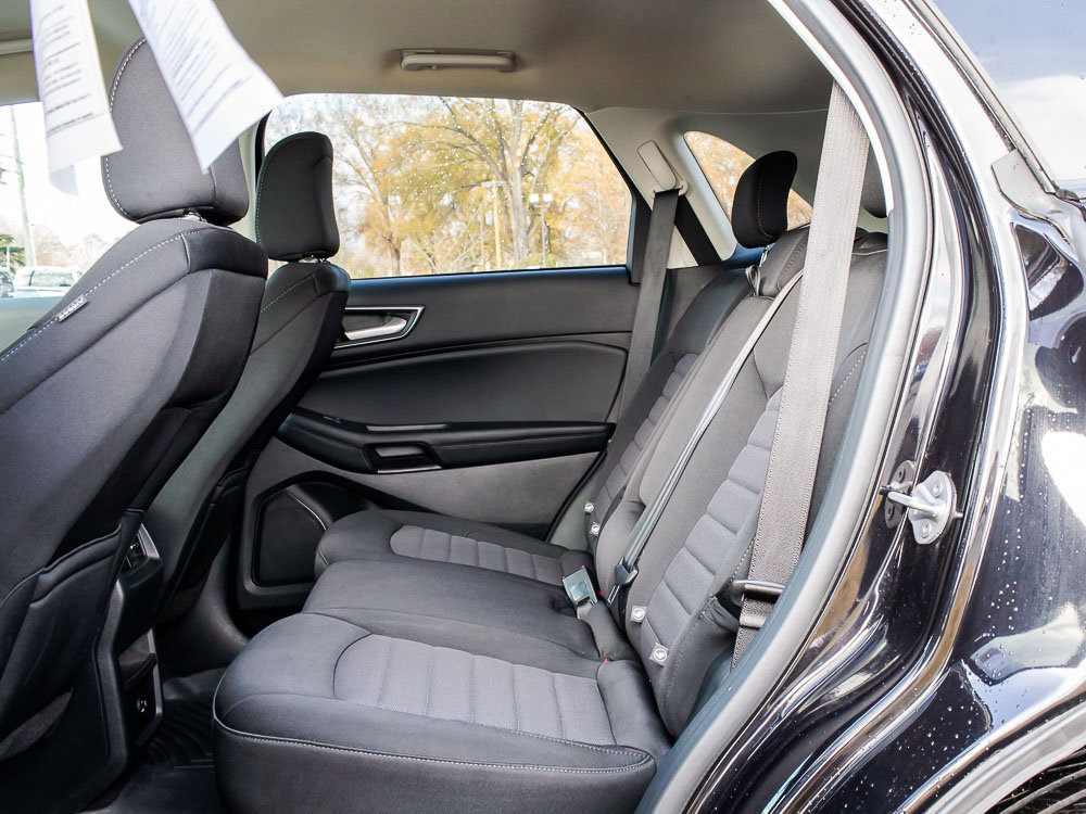 Used 2022 Ford Edge SE w/ Black Appearance Package image 16