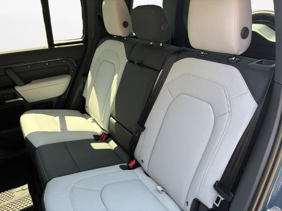 New 2026 Land Rover Defender 110 X-Dynamic SE AWD/4WD image 12