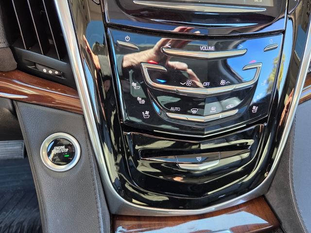 Used 2019 Cadillac Escalade Luxury image 25