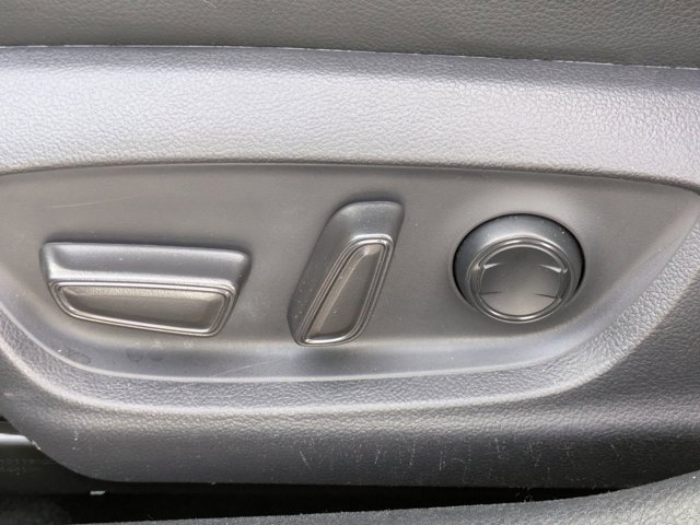 Used 2019 Toyota Camry L image 17