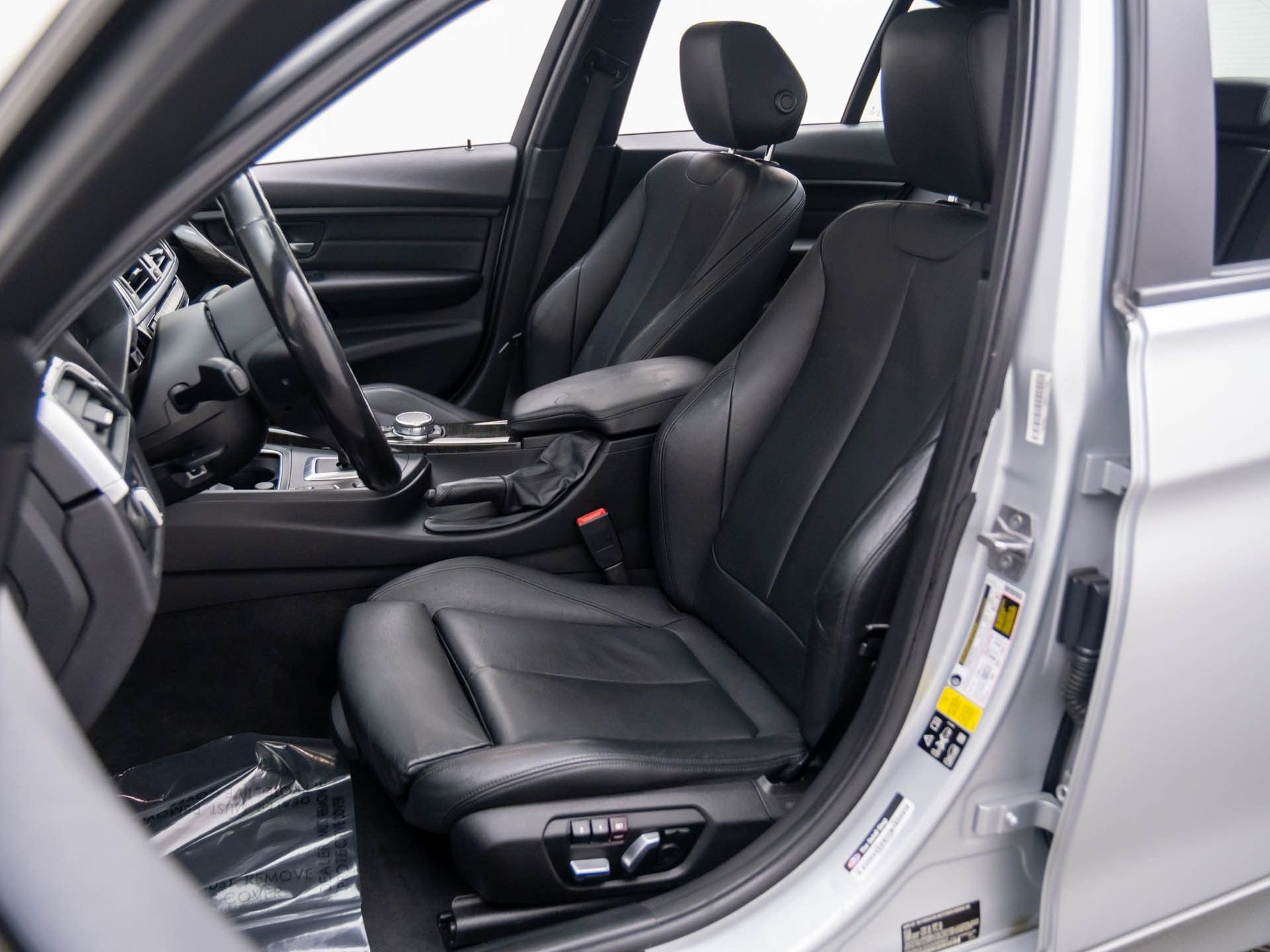 Used 2016 BMW 320i xDrive 320i xDrive image 14