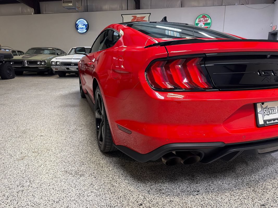 Used 2022 Ford Mustang GT Premium w/ Black Accent Package RWD image 15