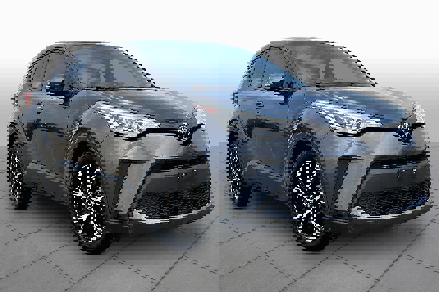 Used 2021 Toyota C-HR XLE FWD image 3