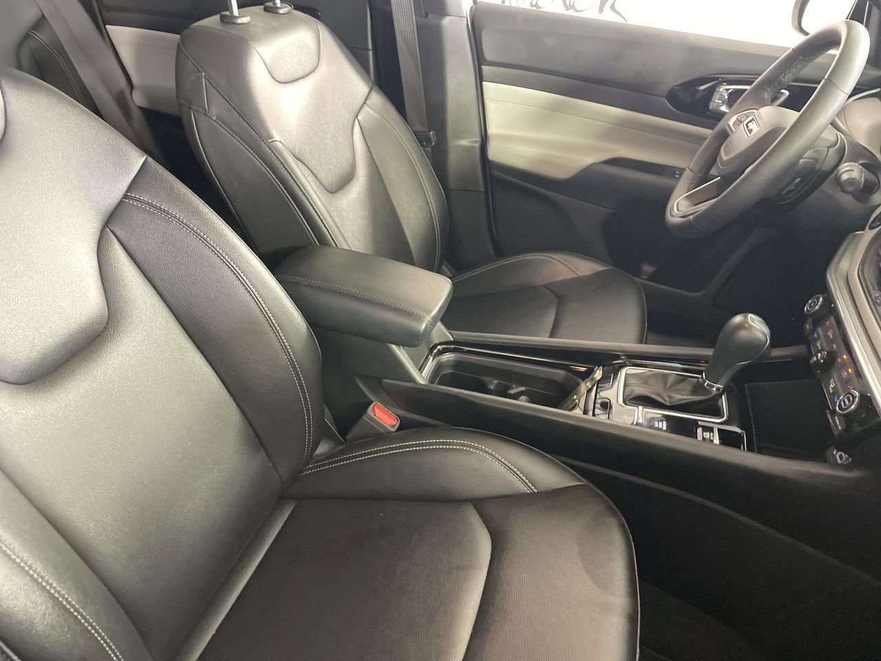 Used 2025 Jeep Compass Limited AWD/4WD image 24