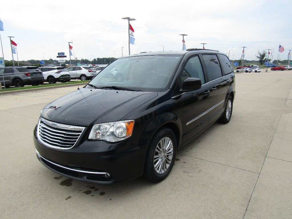 Used 2015 Chrysler Town & Country Touring-L