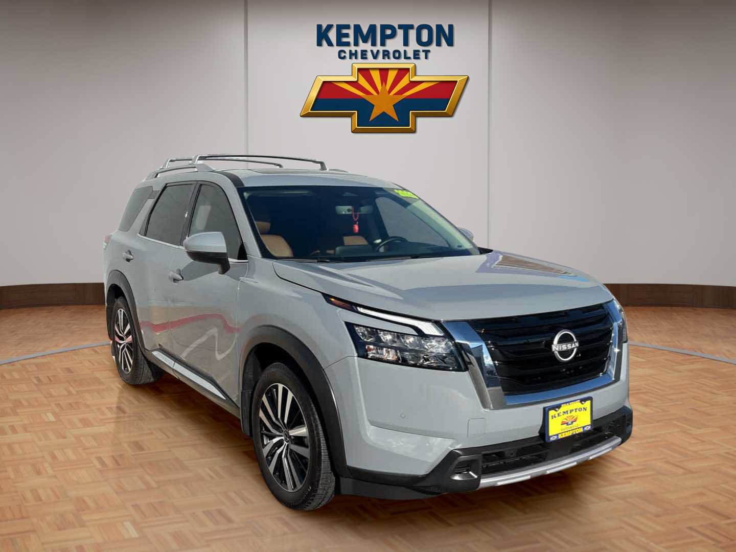 Used 2025 Nissan Pathfinder Platinum w/ Cargo Package FWD image 8