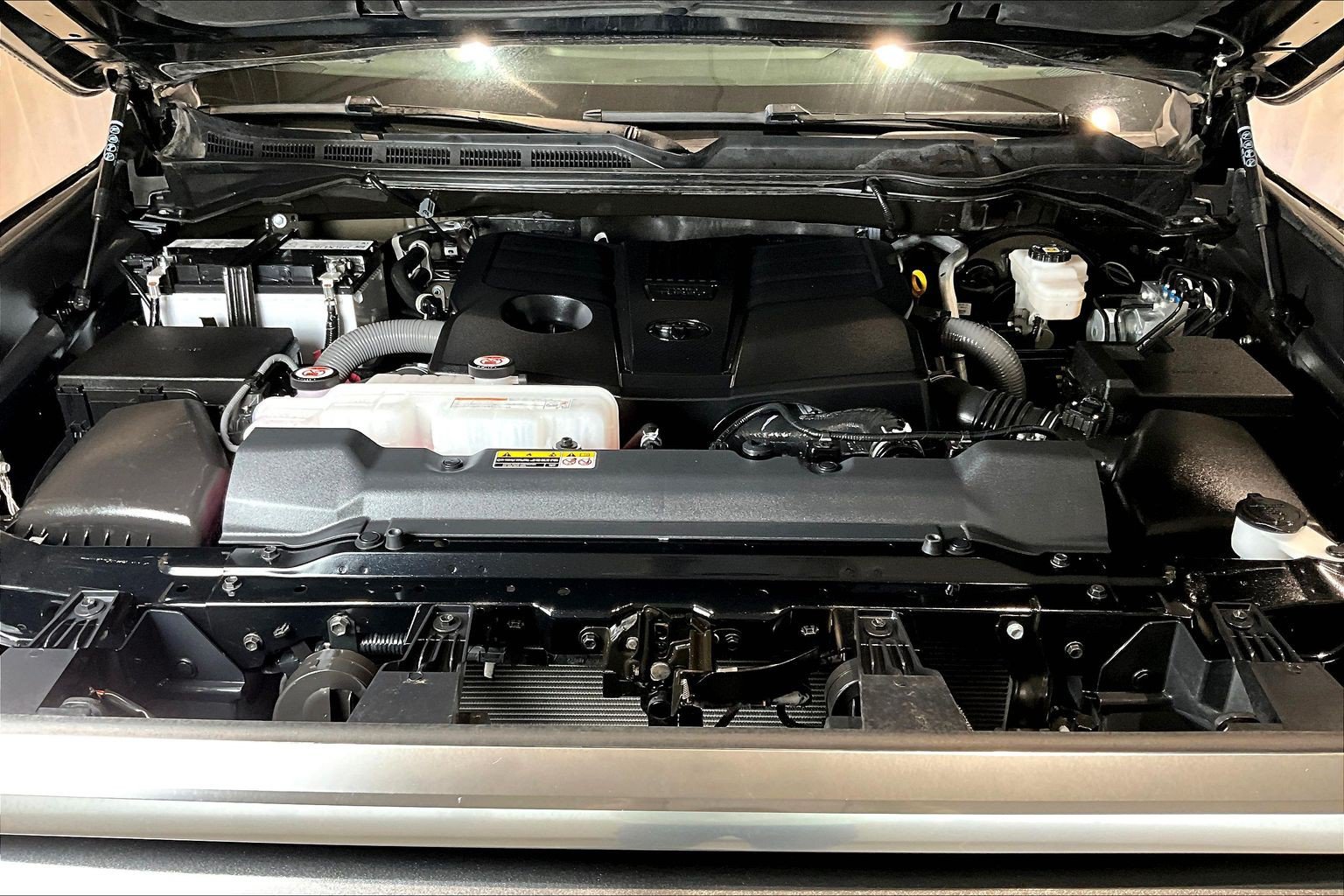 Used 2025 Toyota Tundra Limited AWD/4WD image 31