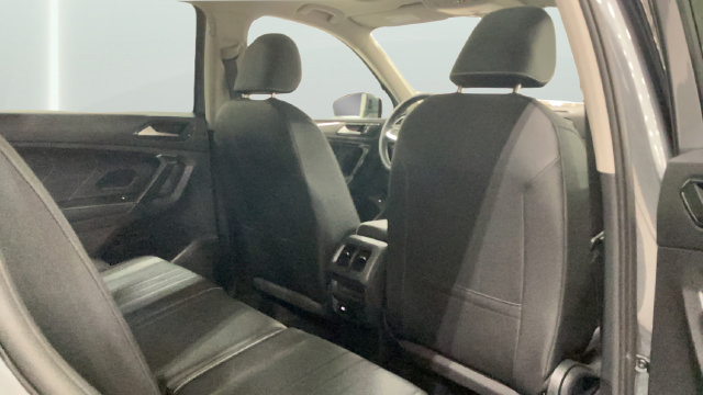 Used 2024 Volkswagen Tiguan SE w/ Panoramic Sunroof Package AWD/4WD image 36