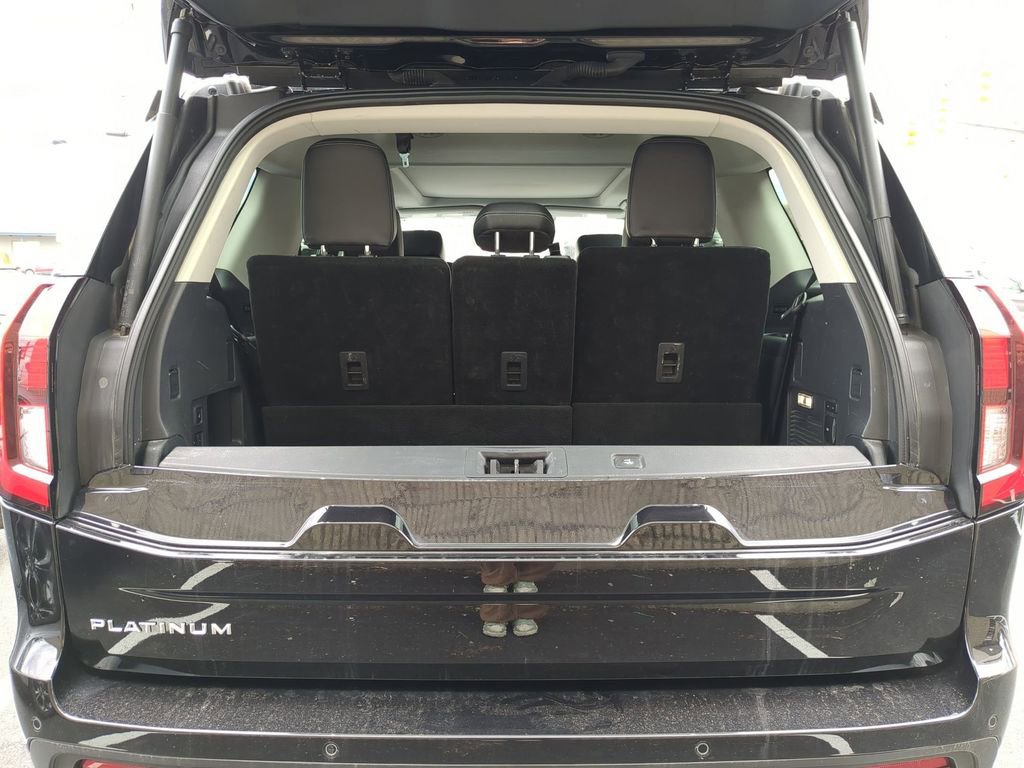 Used 2025 Ford Expedition Platinum image 29