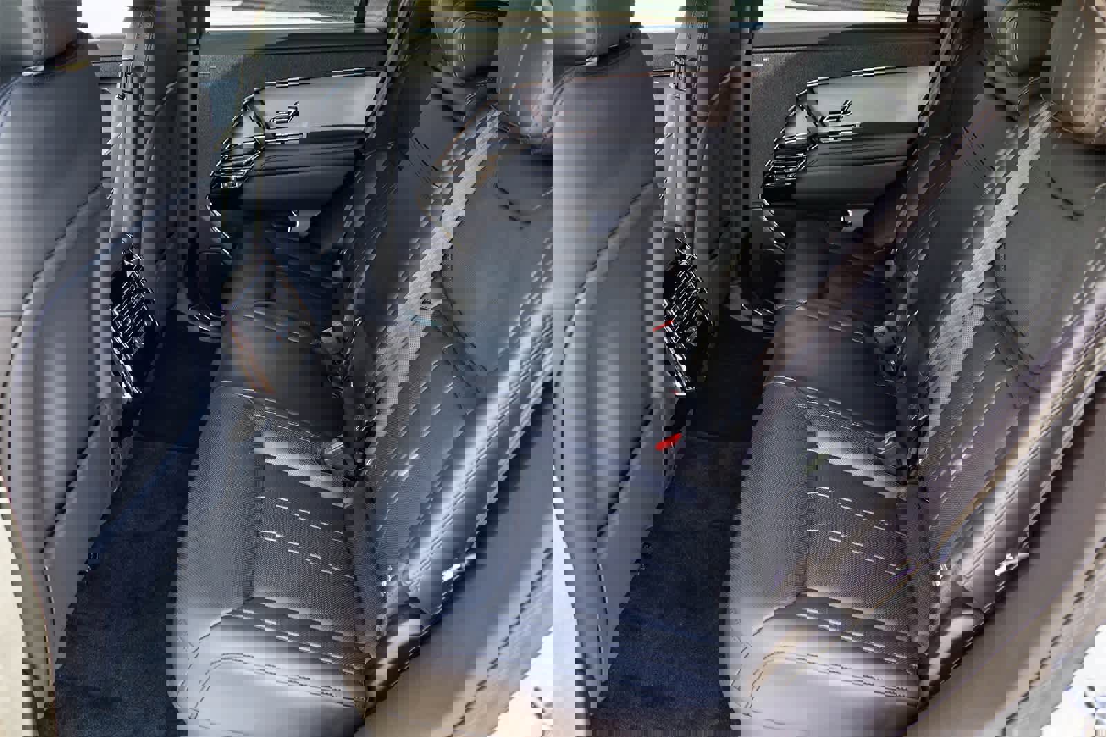 New 2026 Land Rover Range Rover Sport SE image 18