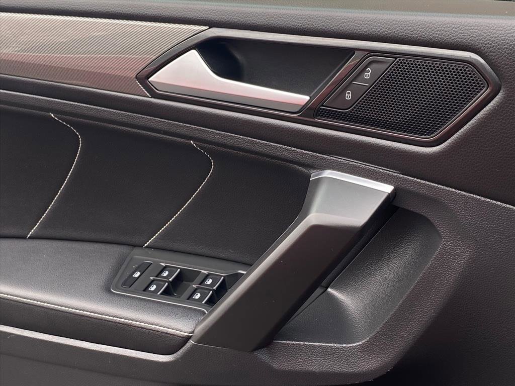 Certified 2023 Volkswagen Tiguan SE w/ Panoramic Sunroof Package FWD image 18