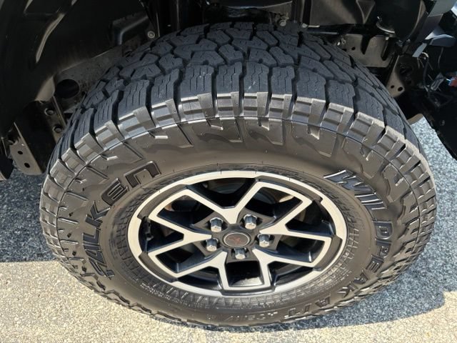 Used 2025 Jeep Gladiator Rubicon AWD/4WD image 21