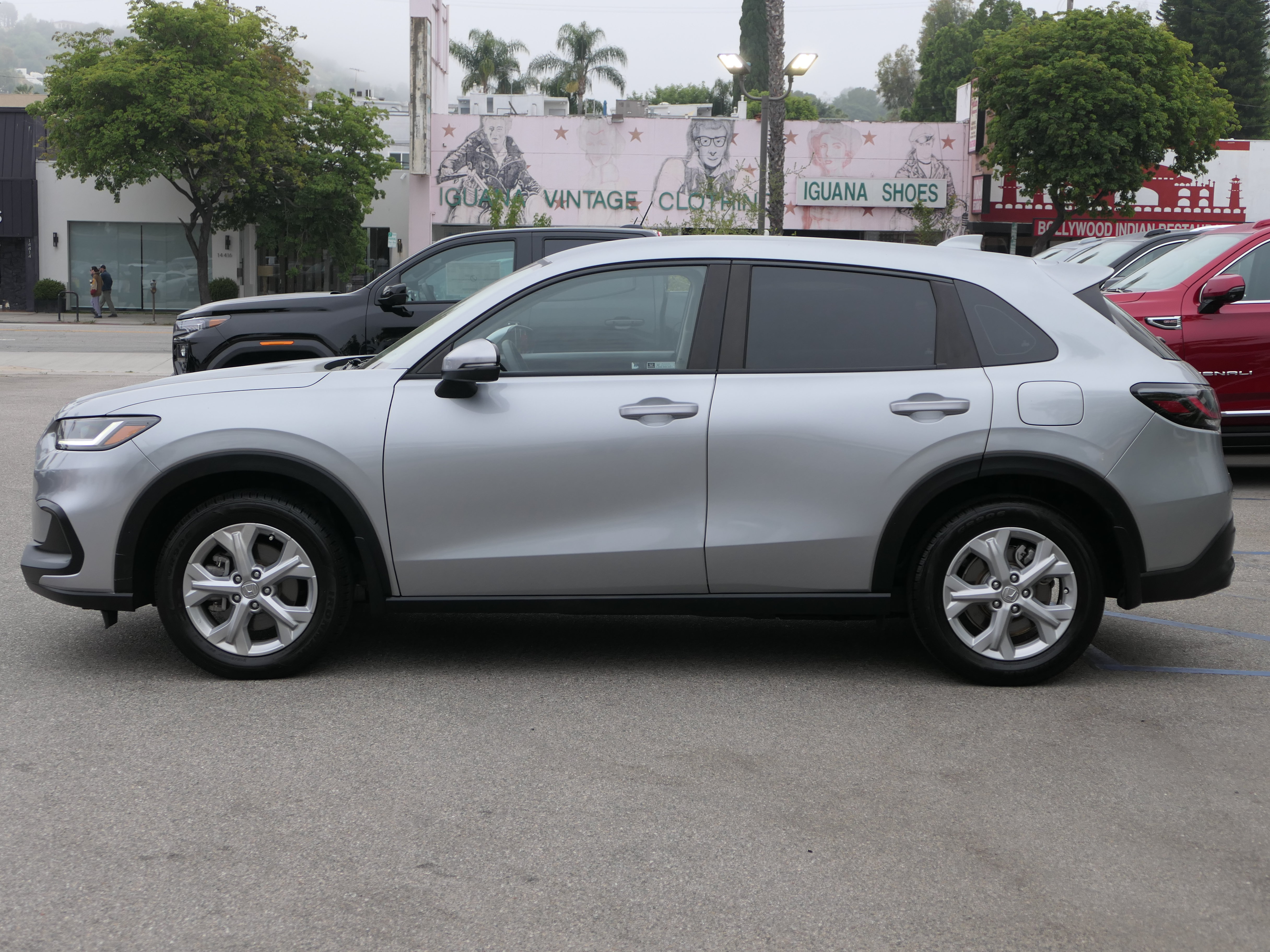 Used 2023 Honda HR-V LX image 2