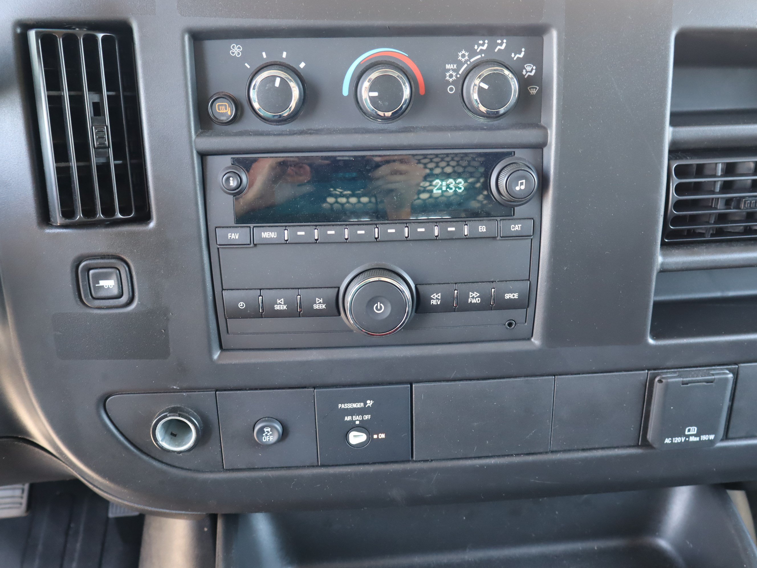 Used 2025 Chevrolet Express 2500 w/ Driver Convenience Package RWD image 24