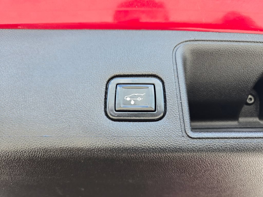 Used 2020 GMC Terrain SLT w/ Preferred Package FWD image 23