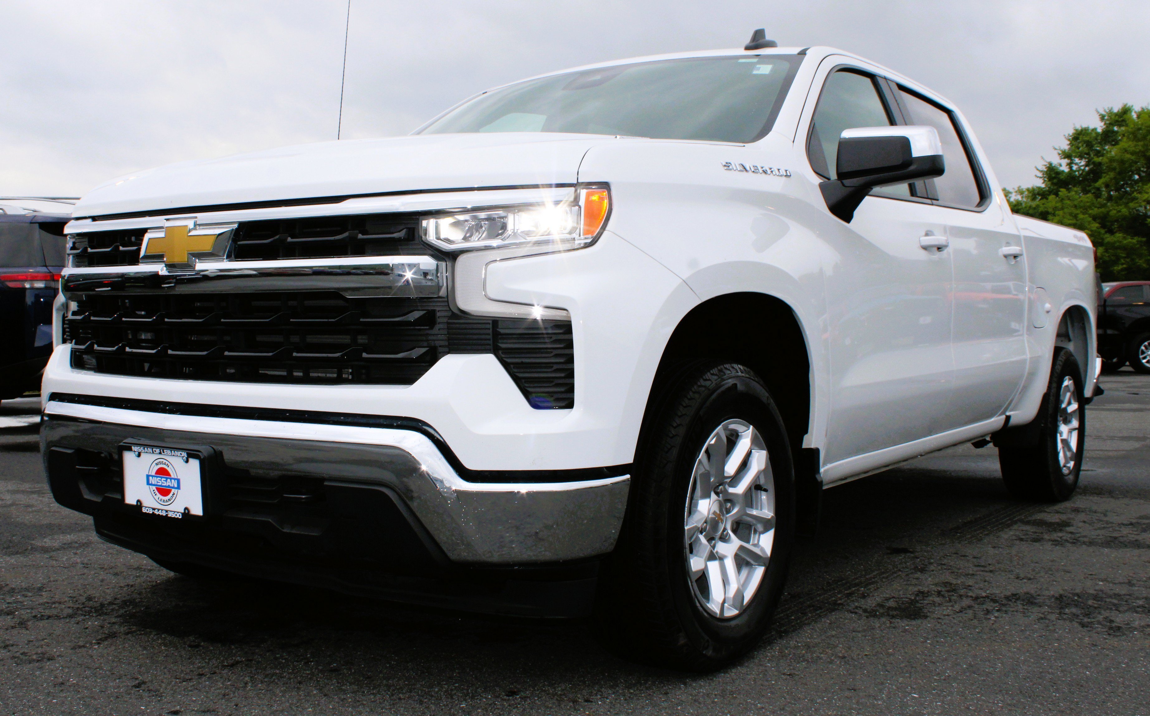 Used 2025 Chevrolet Silverado 1500 LT AWD/4WD image 1