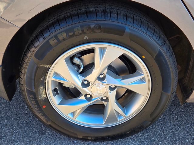Used 2023 Hyundai Elantra SE image 10