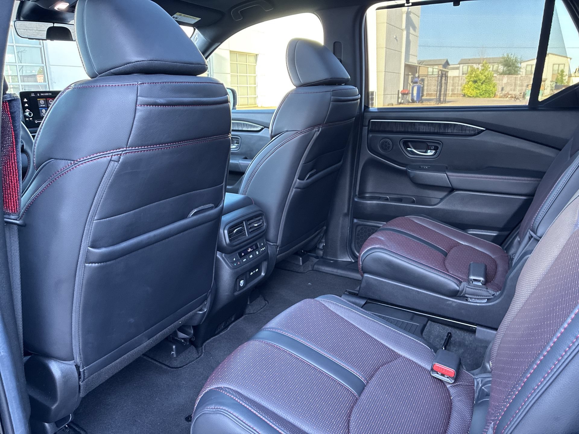 Certified 2025 Honda Pilot Black Edition image 19