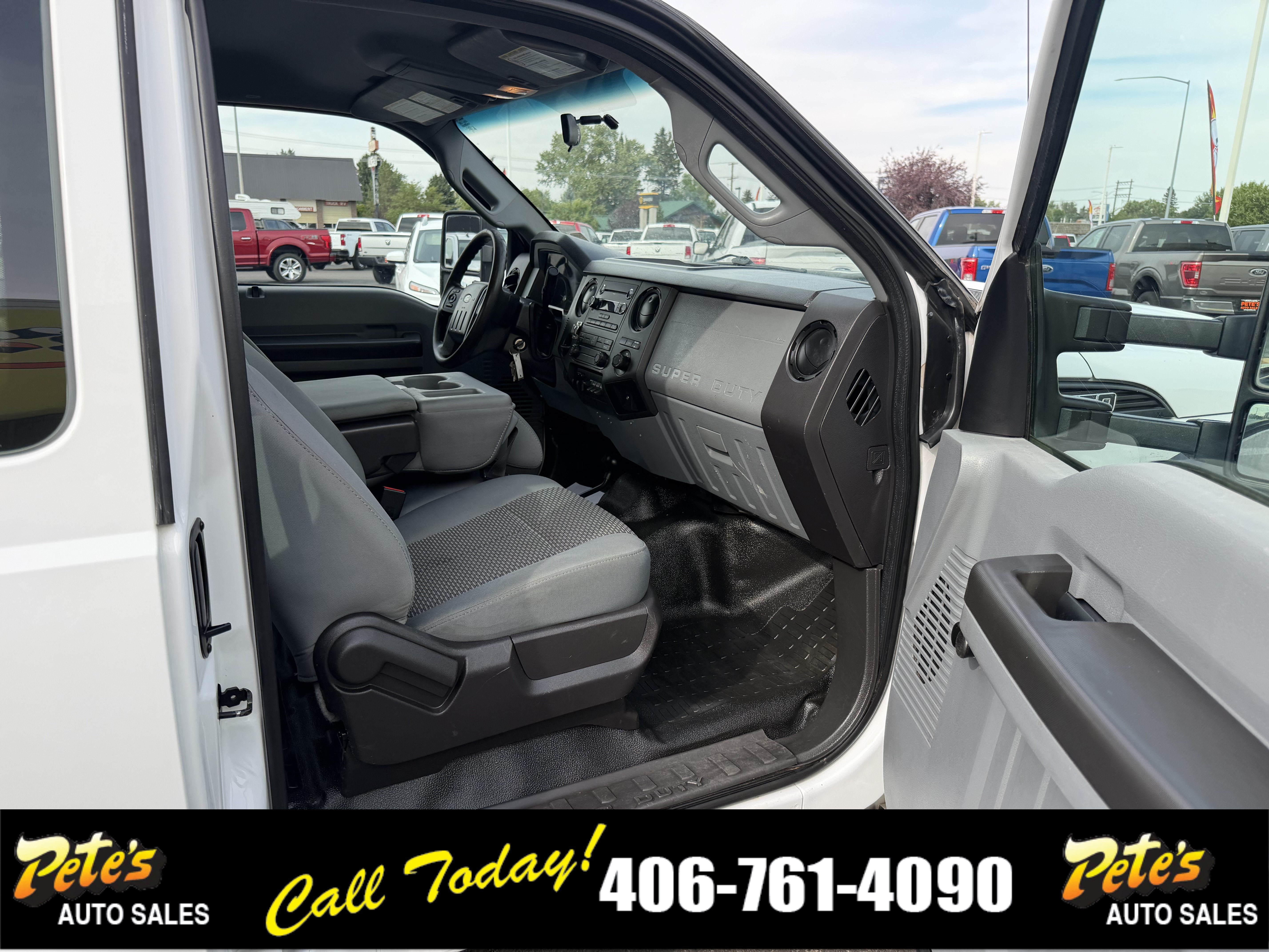Used 2011 Ford F550 4x4 SuperCab Super Duty w/ Payload Upgrade Pkg image 24