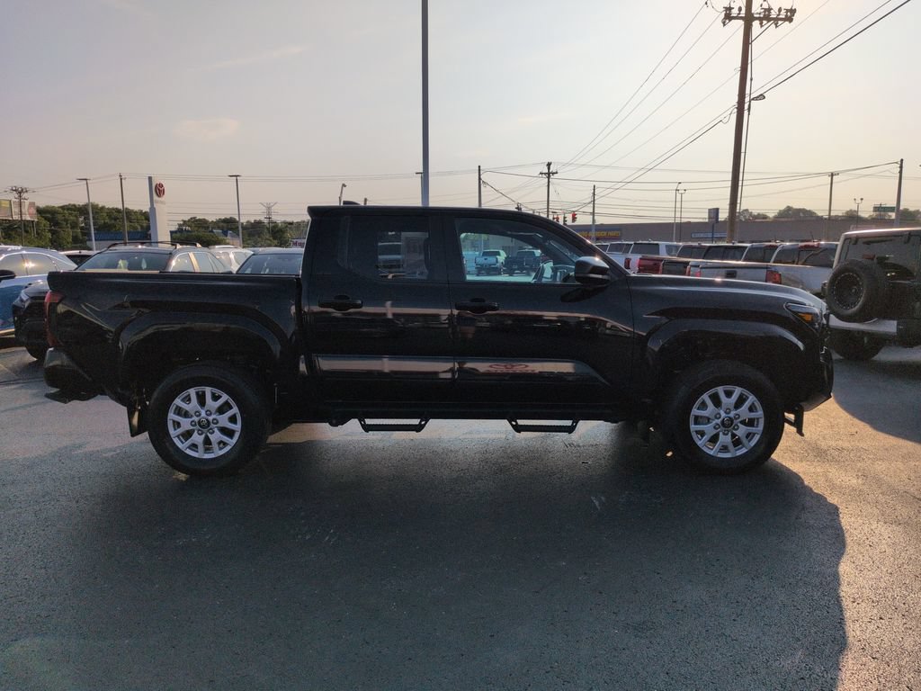 Used 2024 Toyota Tacoma SR5 AWD/4WD image 6