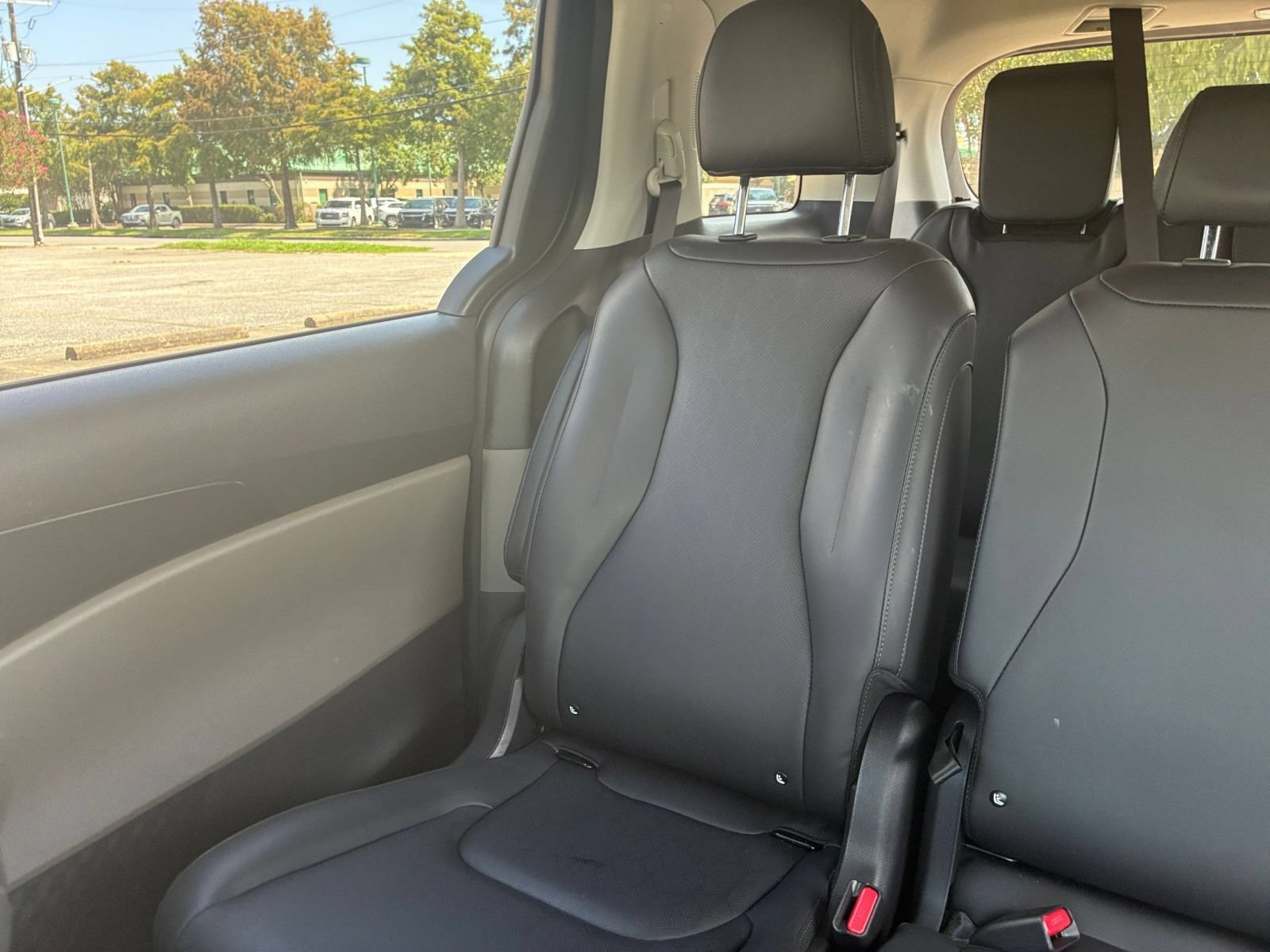 Used 2026 Kia Carnival FWD image 37