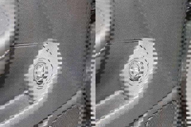 Used 2023 GMC Terrain SLT w/ Tech Package image 22