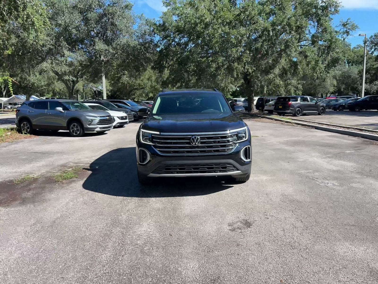 Used 2026 Volkswagen Atlas SE FWD image 3