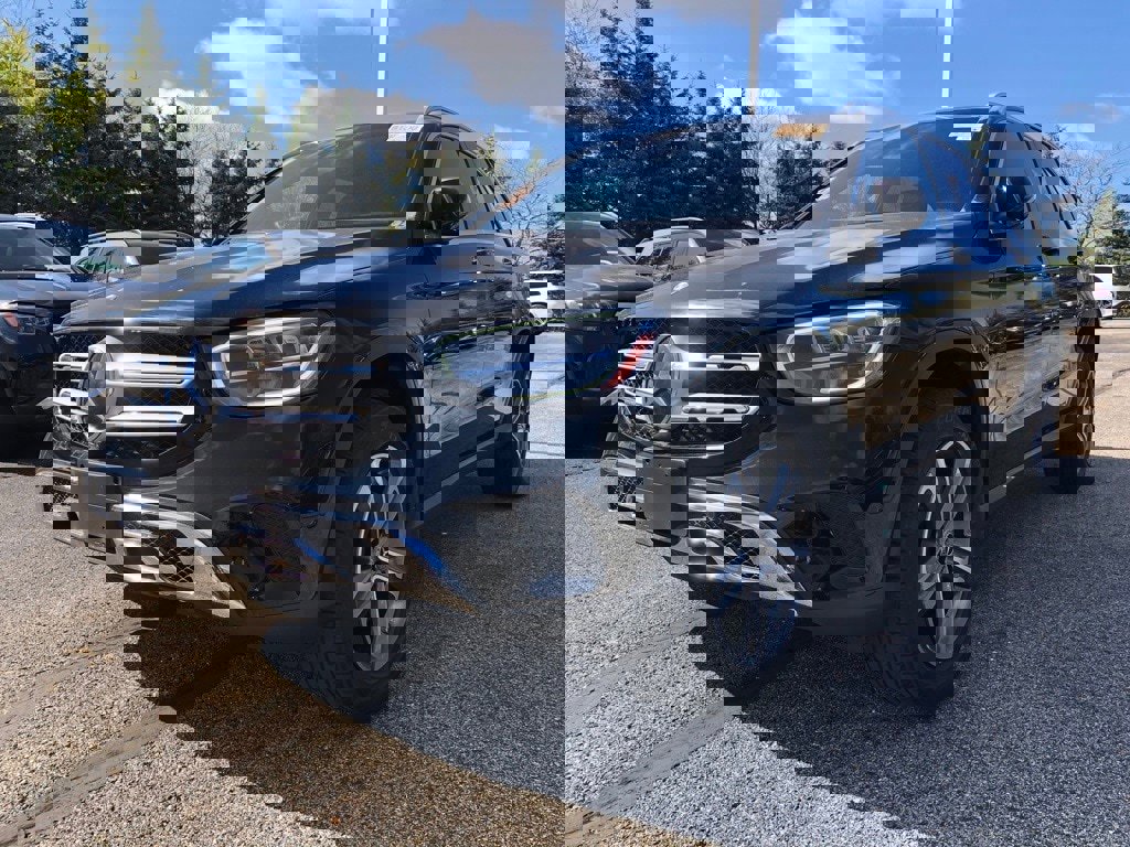 Used 2022 Mercedes-Benz GLC 300 4MATIC w/ Premium Package Lite image 3