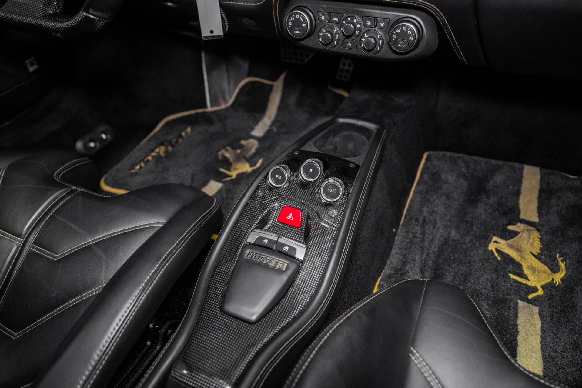 Used 2011 Ferrari 458 Italia Coupe RWD image 34