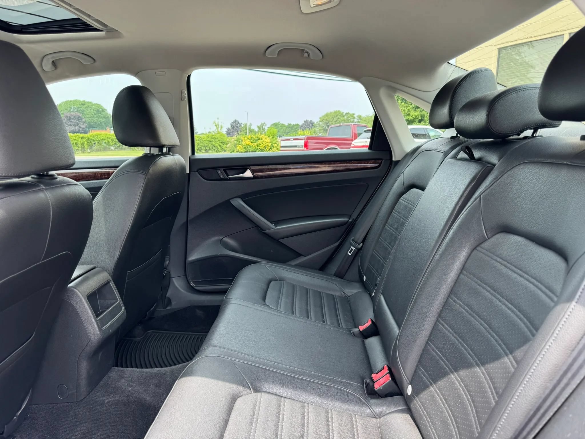 Used 2012 Volkswagen Passat 2.5 SEL Premium FWD image 34