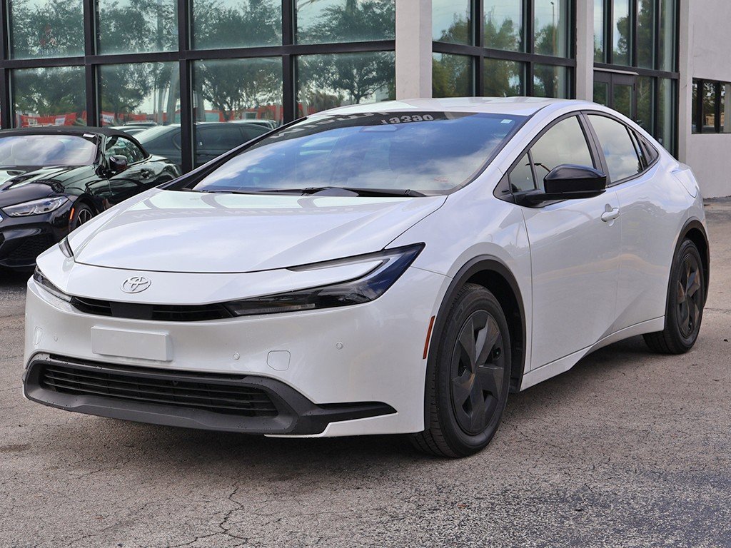 Used 2024 Toyota Prius LE image 6
