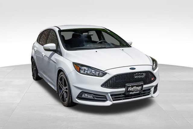 Used 2018 Ford Focus ST FWD image 2