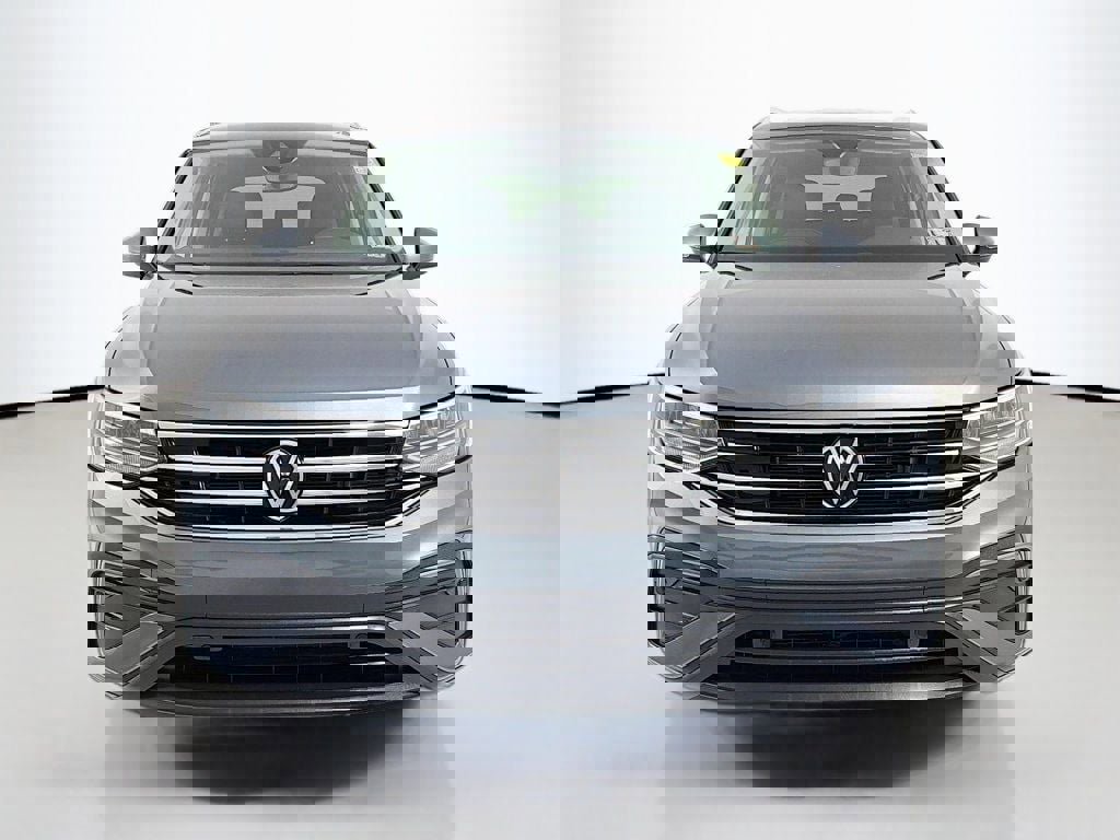 Used 2023 Volkswagen Tiguan SE FWD image 2