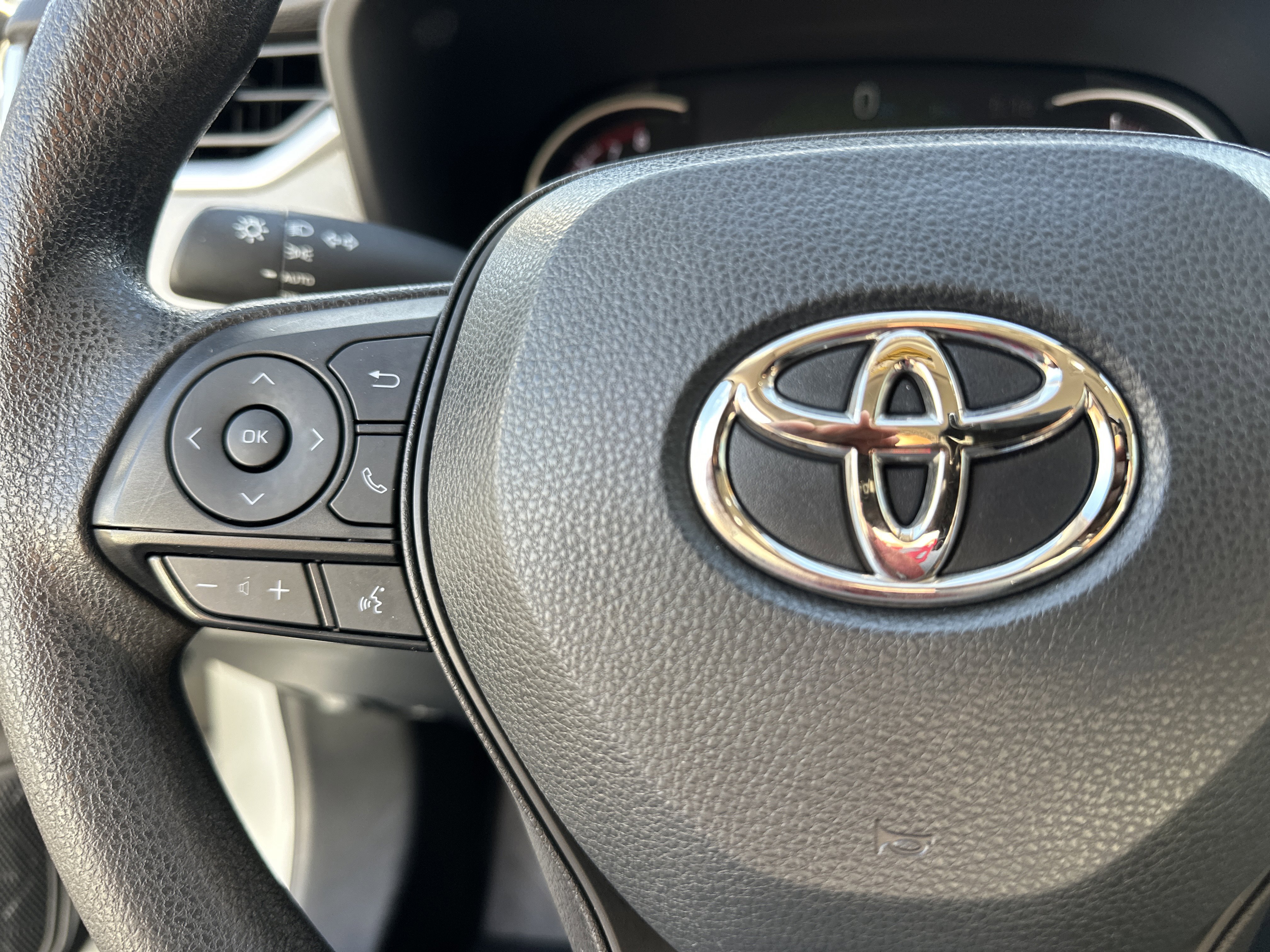 Used 2023 Toyota RAV4 XLE image 25