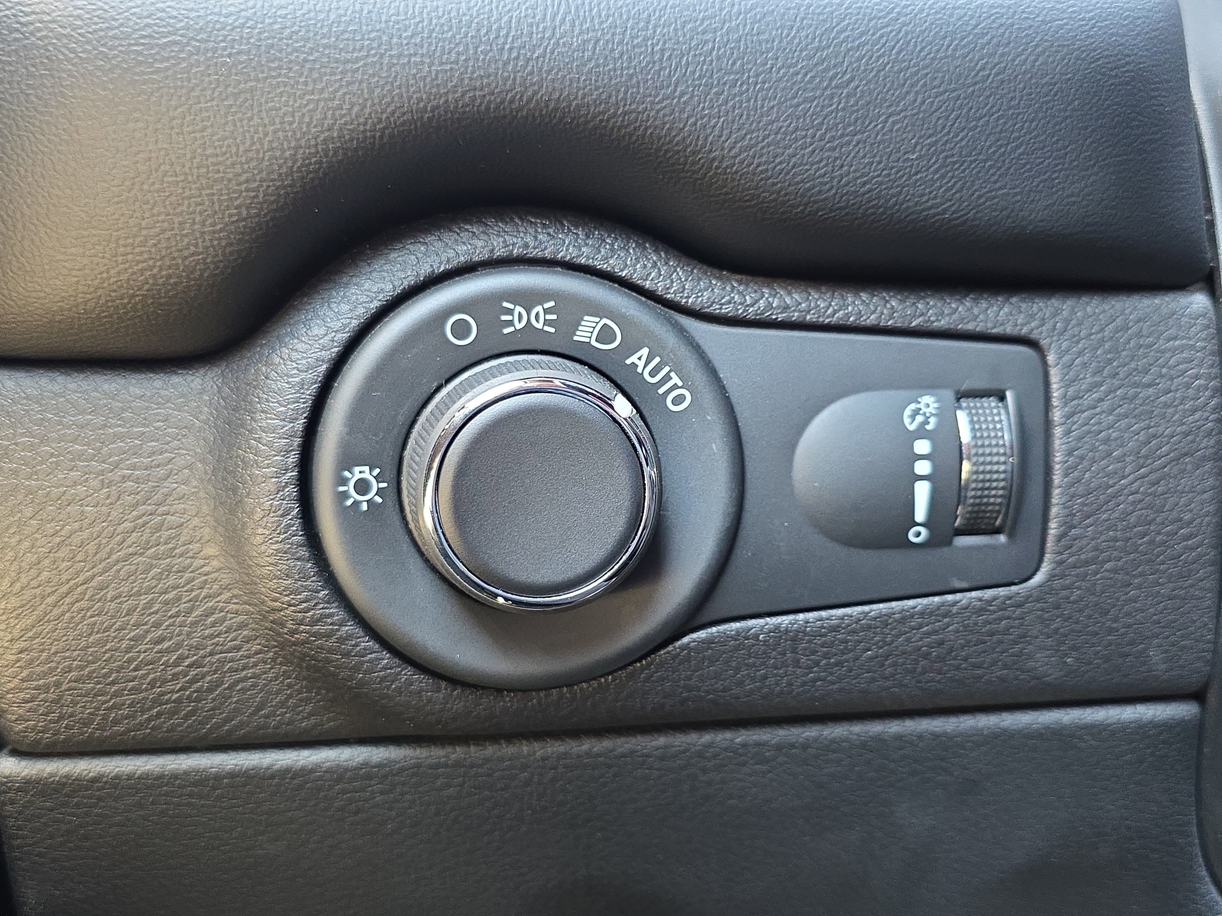 Used 2023 Dodge Durango GT image 30