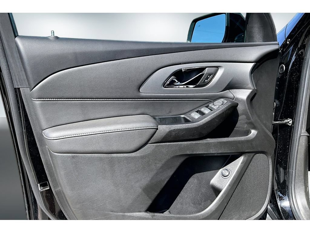 Used 2023 Chevrolet Traverse LT FWD image 20