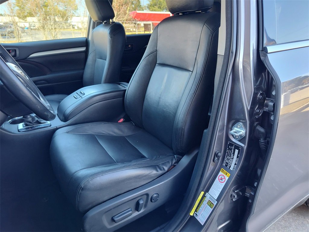 Used 2014 Toyota Highlander LE image 23