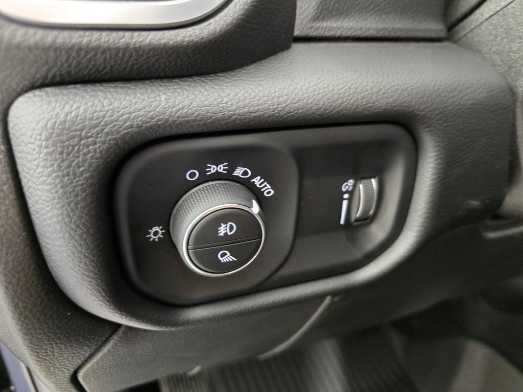 New 2026 RAM 3500 Big Horn AWD/4WD image 18