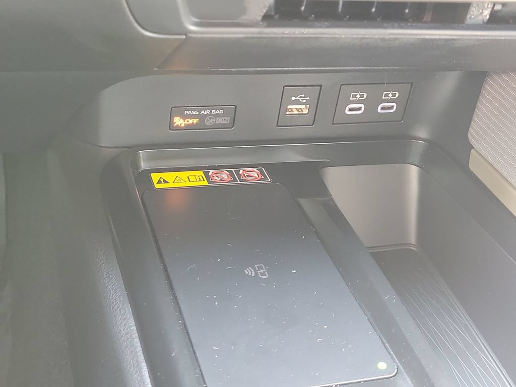 Used 2026 Toyota Camry SE AWD/4WD image 17