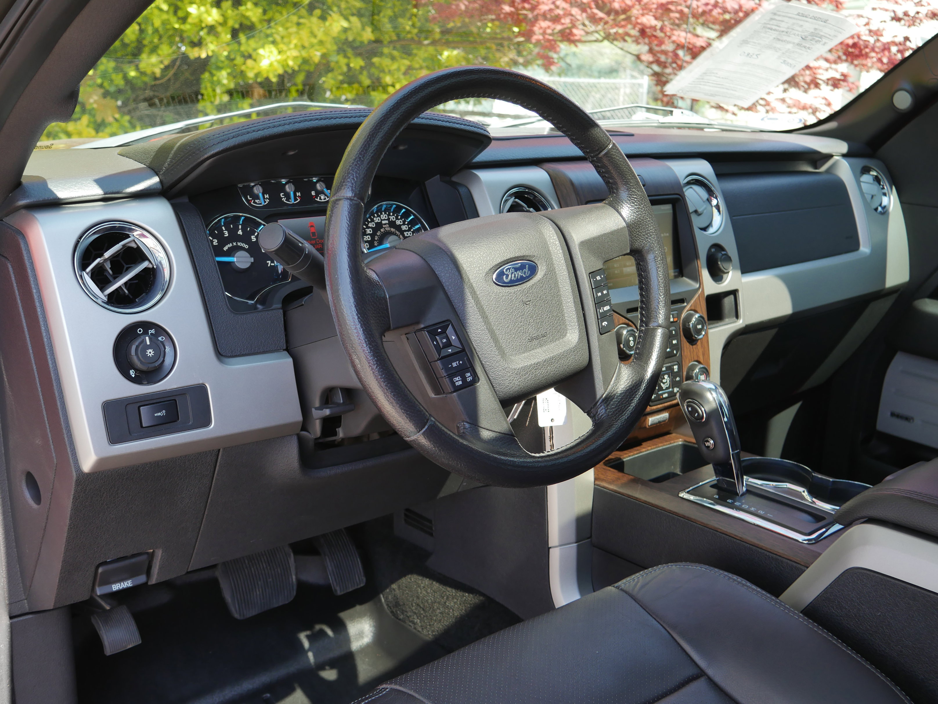 Used 2014 Ford F150 Lariat w/ Equipment Group 502A Luxury AWD/4WD image 4