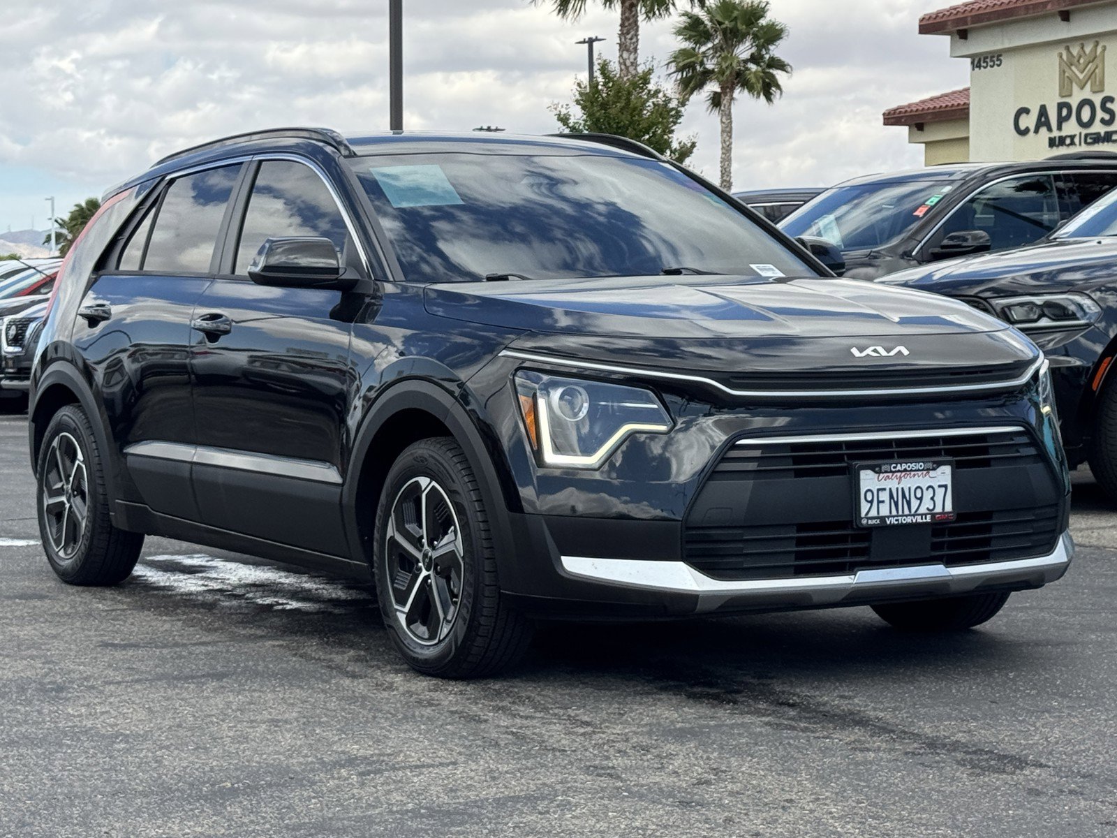 Used 2023 Kia Niro EX image 1