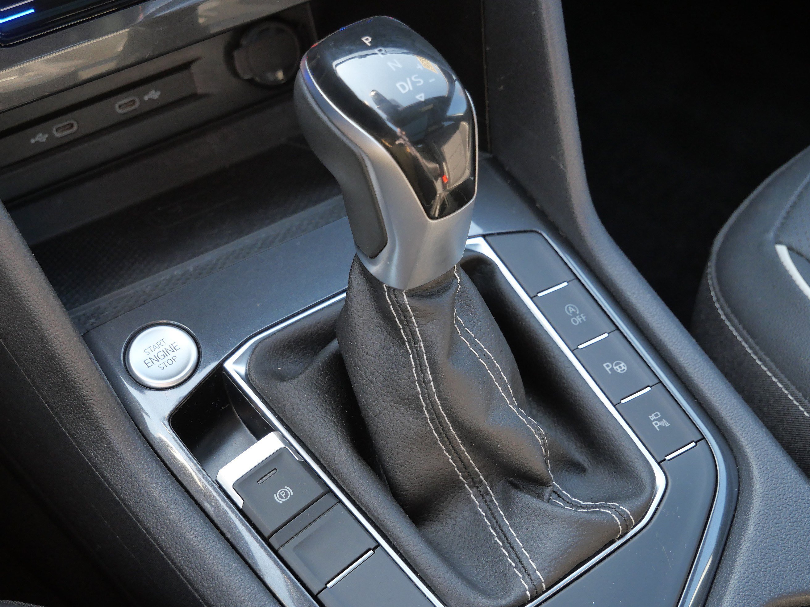 Used 2023 Volkswagen Tiguan SEL R-Line image 25