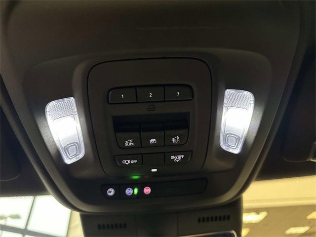 Used 2025 Cadillac CT5 V w/ LPO, ONYX Package image 18